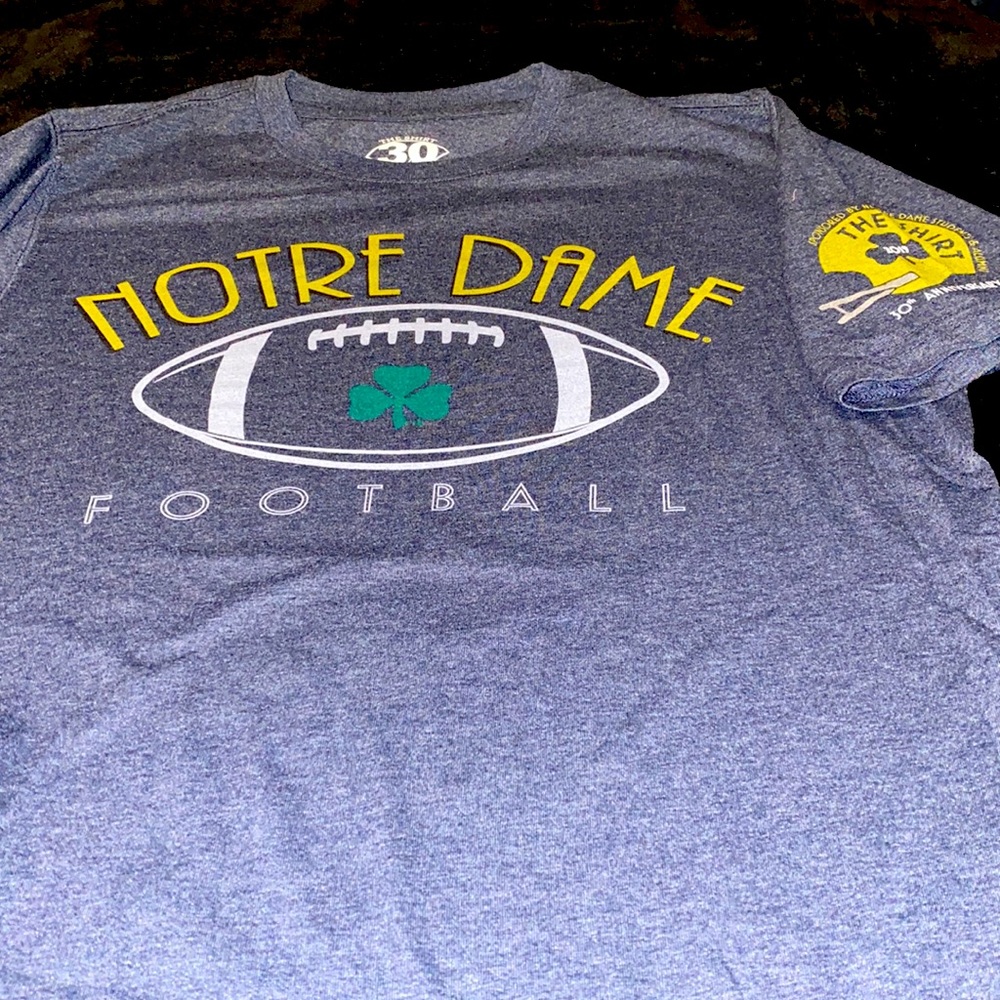 Notre Dame t-shirt great graphics both sides